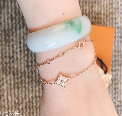 手鏈和腳鏈能同時(shí)帶嗎？手鏈和腳鏈的佩戴講究