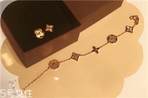 手鏈和腳鏈能同時帶嗎？手鏈和腳鏈的佩戴講究