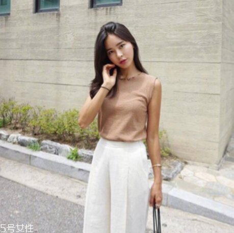 皮膚黑夏天穿什么顏色？黑皮膚適合什么顏色衣服