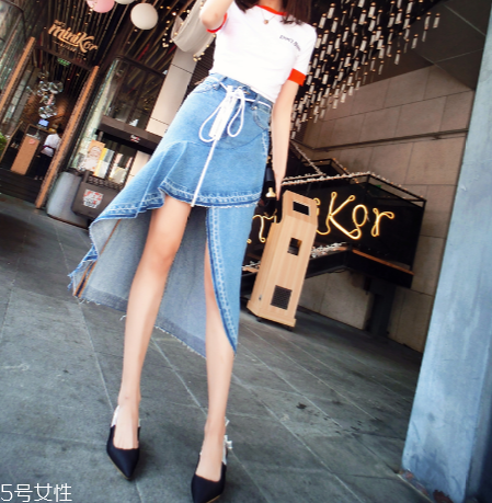 不規(guī)則半身裙怎么搭配？不規(guī)則半身裙搭配圖片