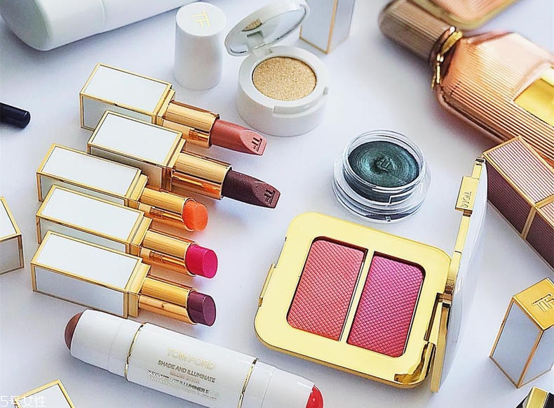 藍(lán)色眼影哪個牌子好 藍(lán)色眼影2018新品盤點 藍(lán)色眼影哪個牌子好 藍(lán)色眼影2018新品盤點