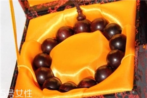 手鏈?zhǔn)裁茨绢^最好？手鏈哪種木頭比較好