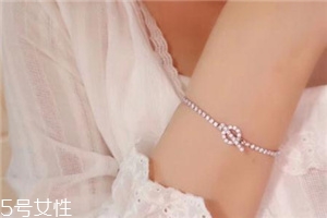 手鏈?zhǔn)裁搭伾每?？手鏈哪種顏色最好看