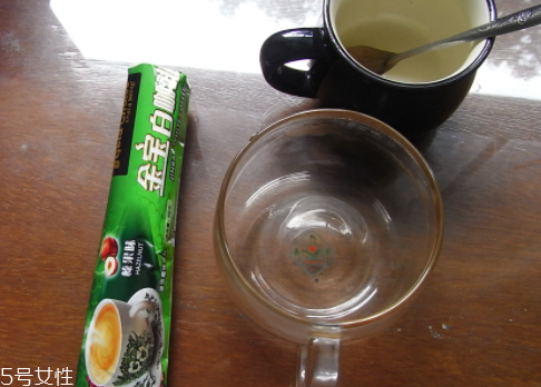 白咖啡是什么顏色？白咖啡是白色嗎？