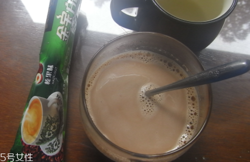 白咖啡是什么顏色？白咖啡是白色嗎？