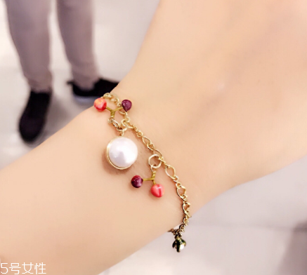 手鏈要比手圍大幾厘米？手鏈要比手圍大多少