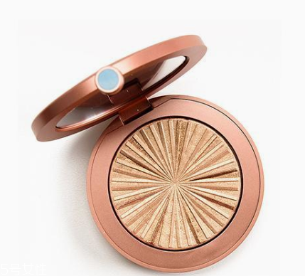 藍(lán)色眼影哪個牌子好 藍(lán)色眼影2018新品盤點 藍(lán)色眼影哪個牌子好 藍(lán)色眼影2018新品盤點