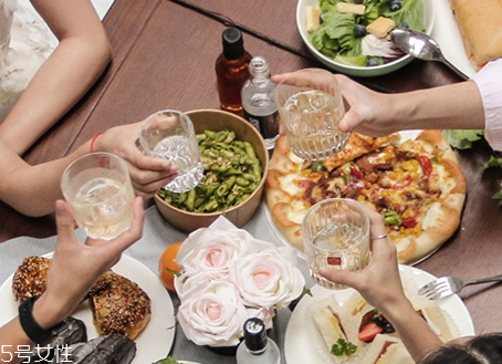 高粱酒是什么做的 高粱酒是高粱做的嗎 高粱酒是什么做的 高粱酒是高粱做的嗎