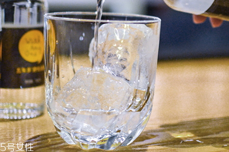 高粱酒是什么做的 高粱酒是高粱做的嗎 高粱酒是什么做的 高粱酒是高粱做的嗎