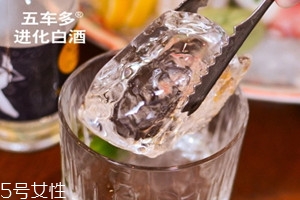 高粱酒什么味道 高粱酒的喝法 高粱酒什么味道 高粱酒的喝法