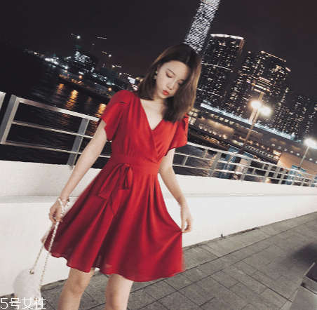 飄帶衣服怎么搭配？飄帶衣服搭配竅門