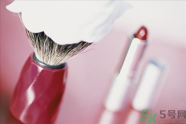 口紅放冰箱冷藏還是冷凍？夏天口紅冷藏還是冷凍？