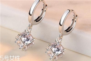 耳環(huán)取不下來(lái)怎么辦？耳環(huán)取不下來(lái)解決方法