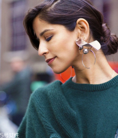 耳環(huán)需要每天取下來(lái)嗎？耳環(huán)每天都要取下來(lái)嗎