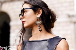 耳環(huán)怎么取下來(lái)？耳環(huán)摘取方法