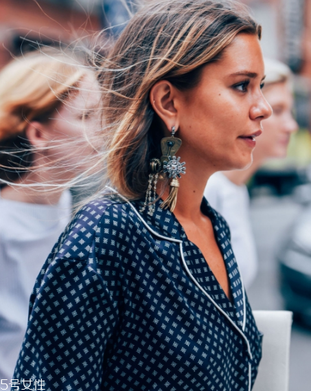 耳環(huán)褪色怎么辦？耳環(huán)褪色處理方法