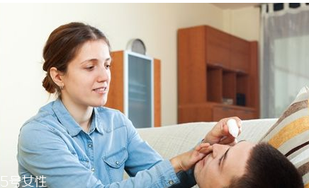 眼藥水有消炎作用嗎？眼藥水能消炎嗎？