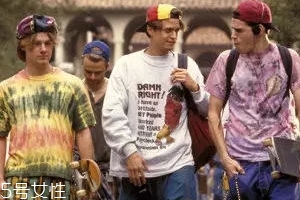 嘻哈風(fēng)格服裝怎么搭？如何穿出復(fù)古嘻哈風(fēng)