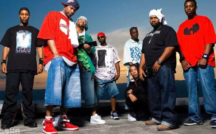 嘻哈風(fēng)格服裝怎么搭？如何穿出復(fù)古嘻哈風(fēng)