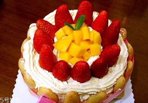 6寸的蛋糕多少錢 6寸蛋糕夠幾個(gè)人吃 6寸的蛋糕多少錢 6寸蛋糕夠幾個(gè)人吃