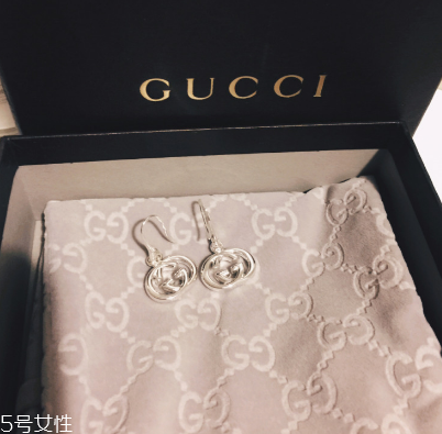 耳環(huán)對(duì)耳朵有傷害嗎？耳環(huán)對(duì)耳朵有影響嗎