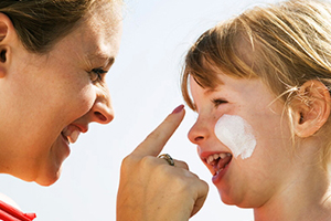 兒童防曬霜過敏怎么辦？?jī)和罆袼^敏怎么回事