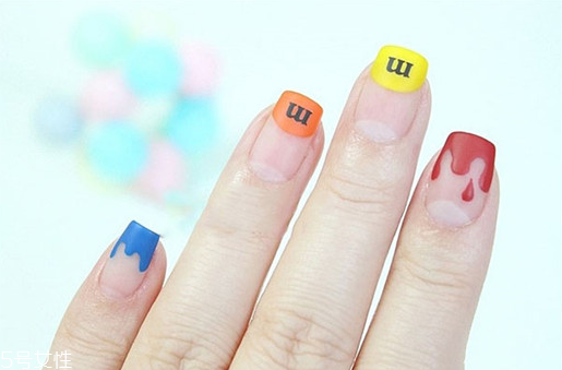 mm豆美甲怎么做？指甲上mm豆美甲教程