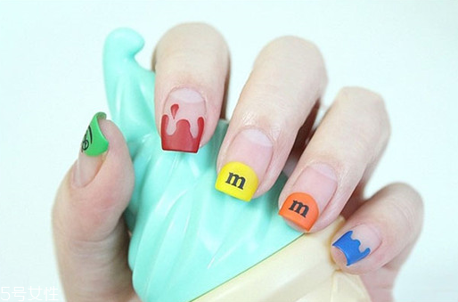 mm豆美甲怎么做？指甲上mm豆美甲教程