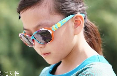 兒童戴偏光太陽(yáng)鏡好嗎 偏光鏡的作用 兒童戴偏光太陽(yáng)鏡好嗎 偏光鏡的作用