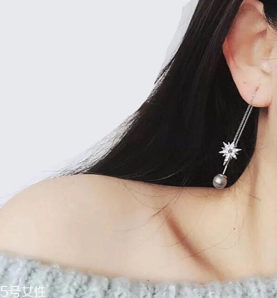 耳環(huán)后面的扣怎么戴？耳環(huán)后面的扣戴法