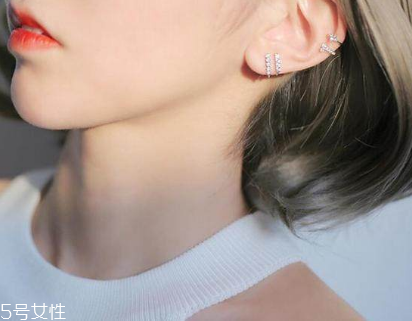 耳夾對(duì)耳朵有傷害嗎？耳夾會(huì)傷害耳朵嗎