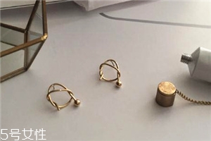 耳釘可以用雙氧水泡嗎？耳釘用雙氧水泡的影響