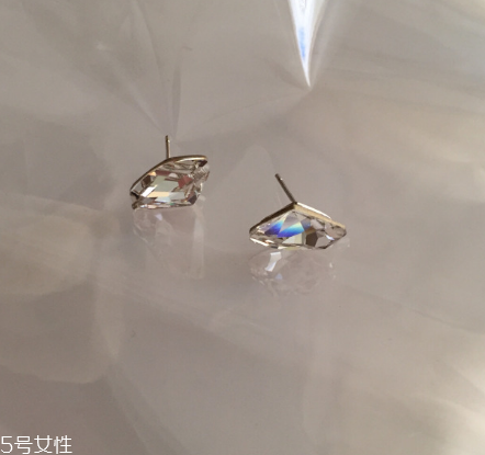 耳釘可以用鹽水消毒嗎？耳釘用鹽水消毒有用嗎