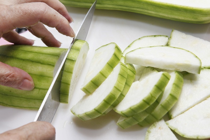 怎樣炒絲瓜不發(fā)黑 絲瓜怎么做不發(fā)黑 怎樣炒絲瓜不發(fā)黑 絲瓜怎么做不發(fā)黑