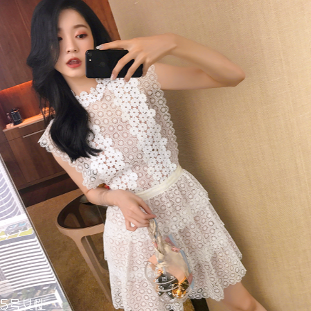 小白裙怎么搭配？小白裙搭配技巧