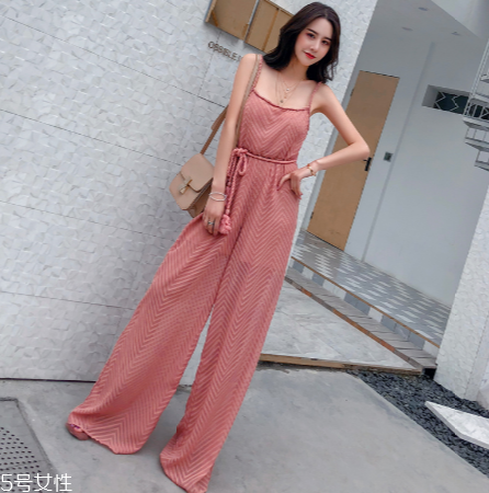 吊帶怎么搭配？吊帶搭配圖片