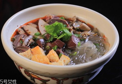 鴨血粉絲湯是哪里的特產(chǎn) 鴨血粉絲湯的特點(diǎn) 鴨血粉絲湯是哪里的特產(chǎn) 鴨血粉絲湯的特點(diǎn)