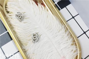 耳釘對(duì)耳唇有什么危害？耳釘對(duì)耳朵有哪些害處？