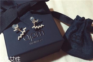 耳釘有血跡怎么清洗？耳釘上的血跡用什么洗？