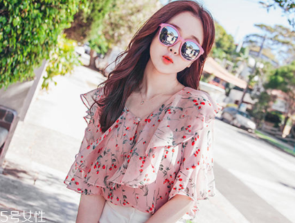 碎花襯衫怎么搭配？碎花襯衫搭配圖片