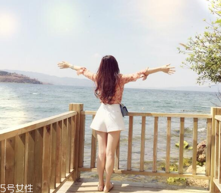 碎花襯衫怎么搭配？碎花襯衫搭配圖片