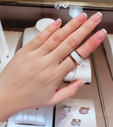 寶格麗陶瓷戒指是什么材質(zhì)？寶格麗陶瓷戒指材質(zhì)介紹