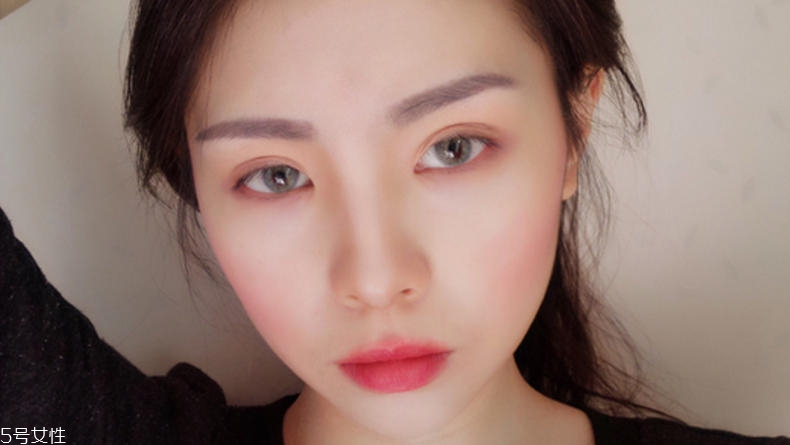 曬傷復(fù)古妝怎么簡(jiǎn)單畫 自然妝演繹別樣風(fēng)情 曬傷復(fù)古妝怎么簡(jiǎn)單畫 自然妝演繹別樣風(fēng)情