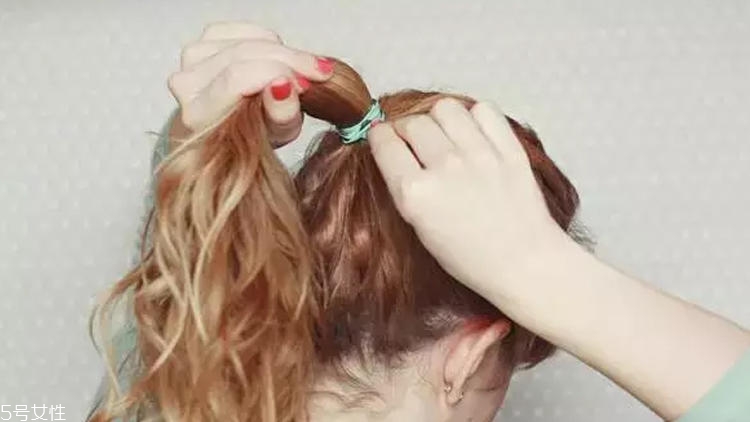 日?；ò^自己怎么弄 日常花苞頭快速教程