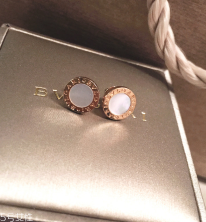 耳釘一般多少克？耳釘一對(duì)是多少克？