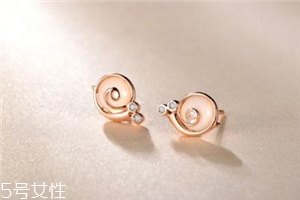 耳釘一般多少克？耳釘一對是多少克？