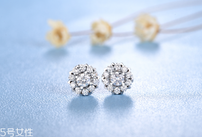 耳釘扣太緊怎么辦？耳釘扣太緊怎么取下來？