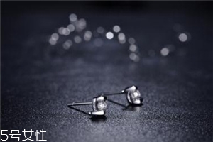 耳釘扣太緊怎么辦？耳釘扣太緊怎么取下來(lái)？