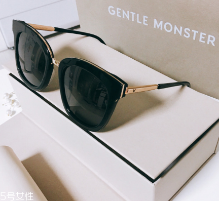 太陽(yáng)鏡可以用水洗嗎？太陽(yáng)鏡能不能水洗？