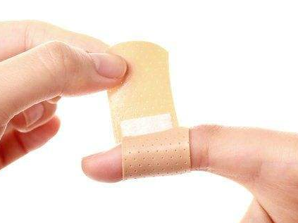 創(chuàng)可貼可以貼痘痘嗎？創(chuàng)可貼貼痘痘好嗎？